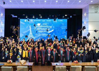 Ms. Trang, Founder Mimosa đại diện Cộng đồng Cựu học viên CFVG tham dự Lễ tốt nghiệp mùa xuân 2023 của CFVG