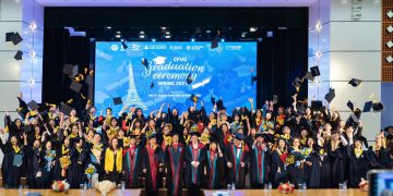Ms. Trang, Founder Mimosa đại diện Cộng đồng Cựu học viên CFVG tham dự Lễ tốt nghiệp mùa xuân 2023 của CFVG