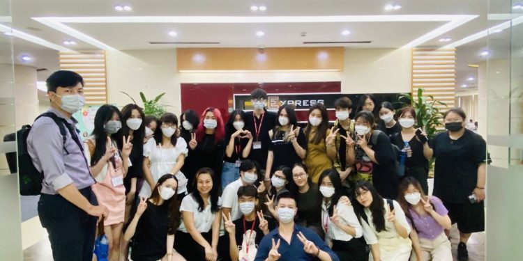 A visit to Vnexpress with students majoring in Journalism and Mass Communication, Mingchuan University, Taiwan.
